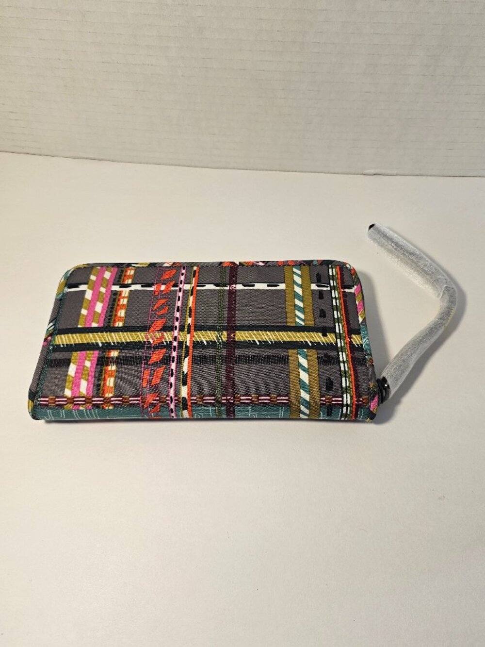 NWT Vera Bradley Midtown RFID Wristlet City Plaid Grey